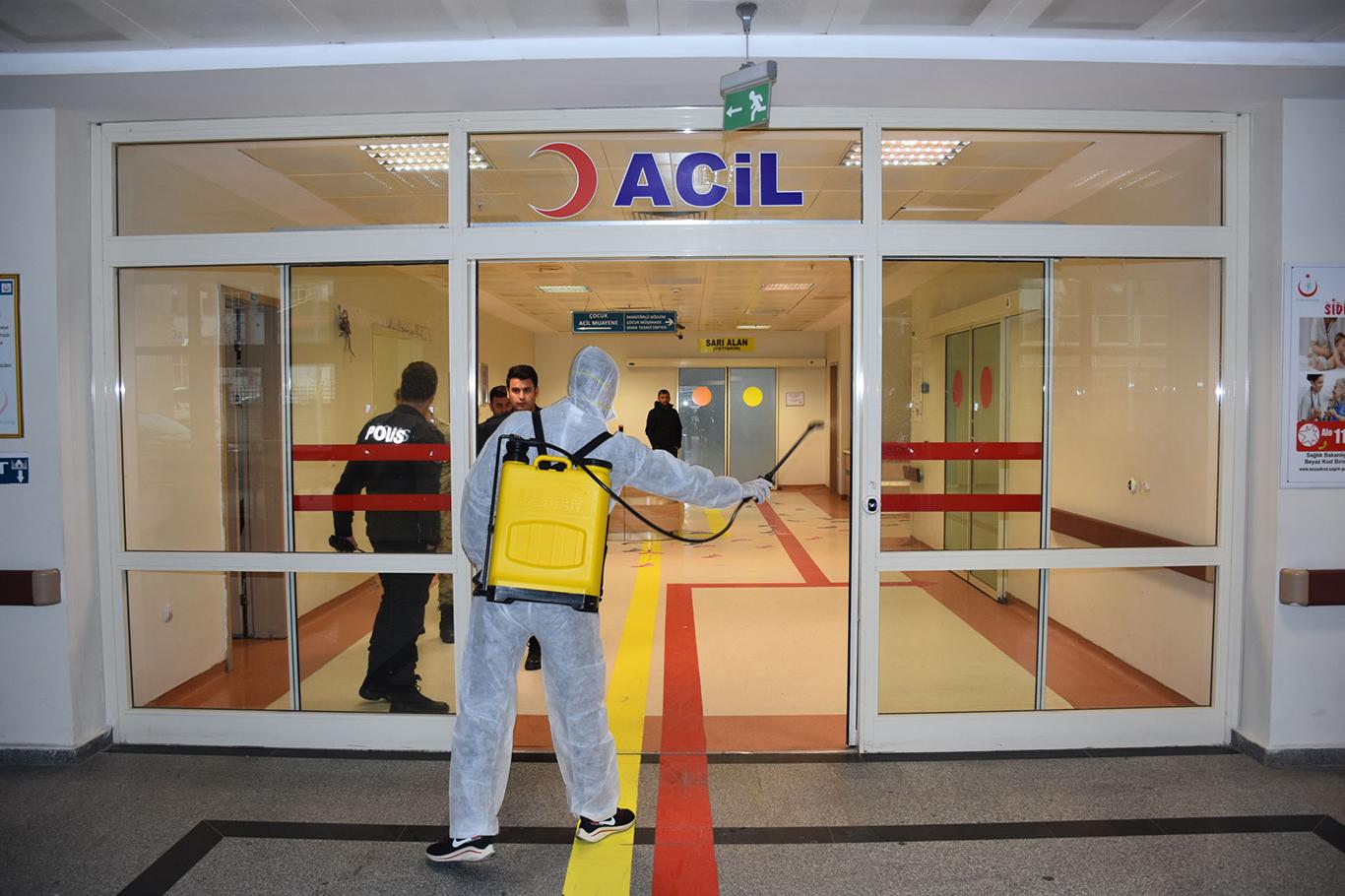 Siirt Devlet Hastanesi poliklinikleri ve acil servis dezenfekte edildi